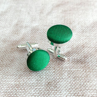 Green Pure Silk Covered Cufflinks, perfect for weddings, gorgeous groomsmen gifts.
Luxury green silk dupion cufflinks with a high-quality metal base, ideal for weddings, groomsmen, and special occasions. The perfect finishing touch for any formal outfi